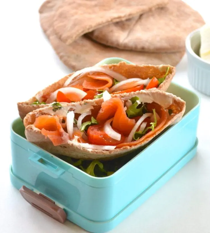 Pita bread baskets with egg and salmon