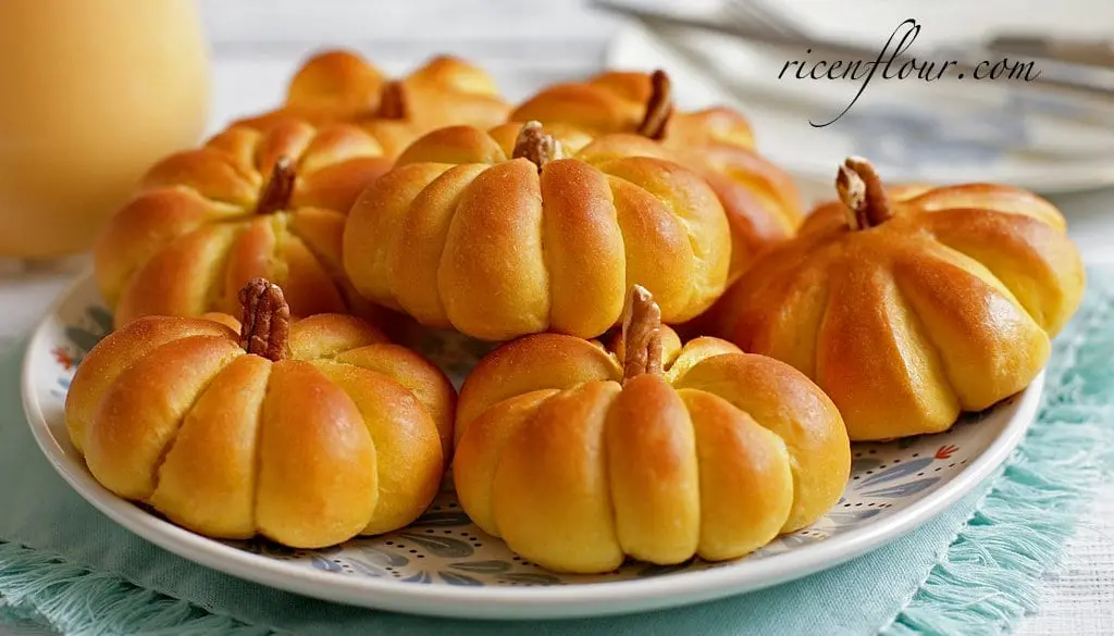 Pumpkin buns with filling