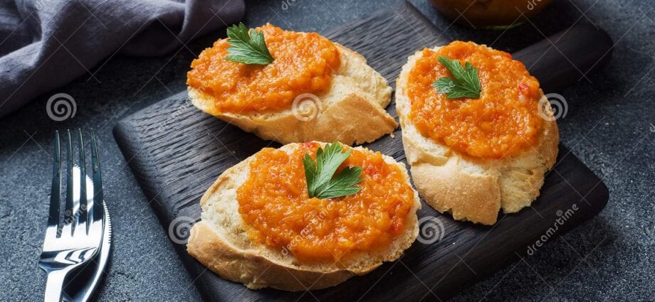 ʻO nā Sandwich me ka caviar zucchini