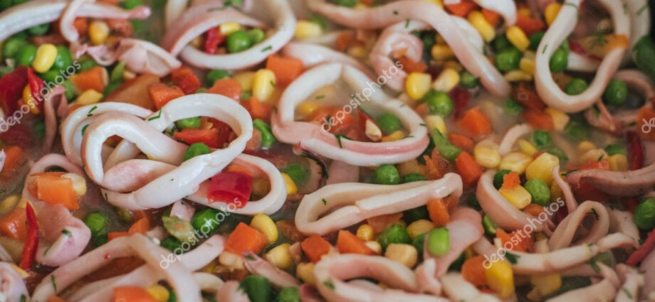 ماهی مرکب خورشتی با سبزیجات