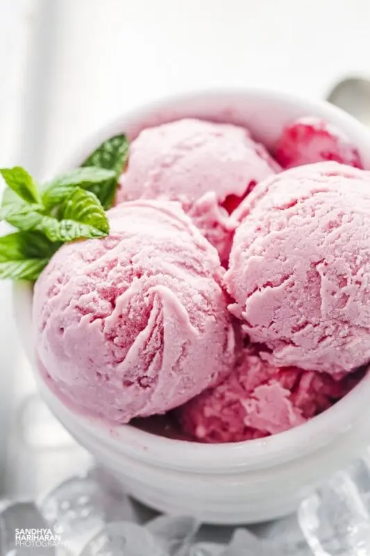 Strawberry low-calorie ice cream.