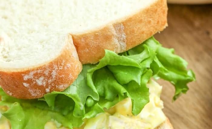 Tuna sareng endog sandwich