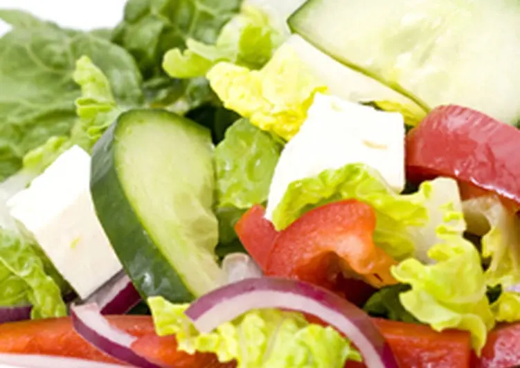 Vegetable salad with cheese