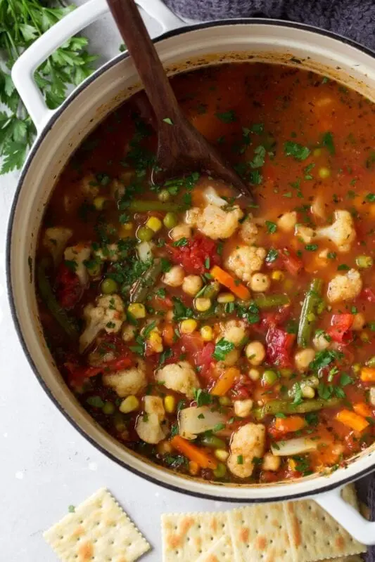 Vegetable soup with cauliflower