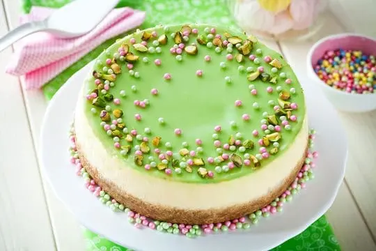 Bright Spring: 7 original decorations for cakes and pastries