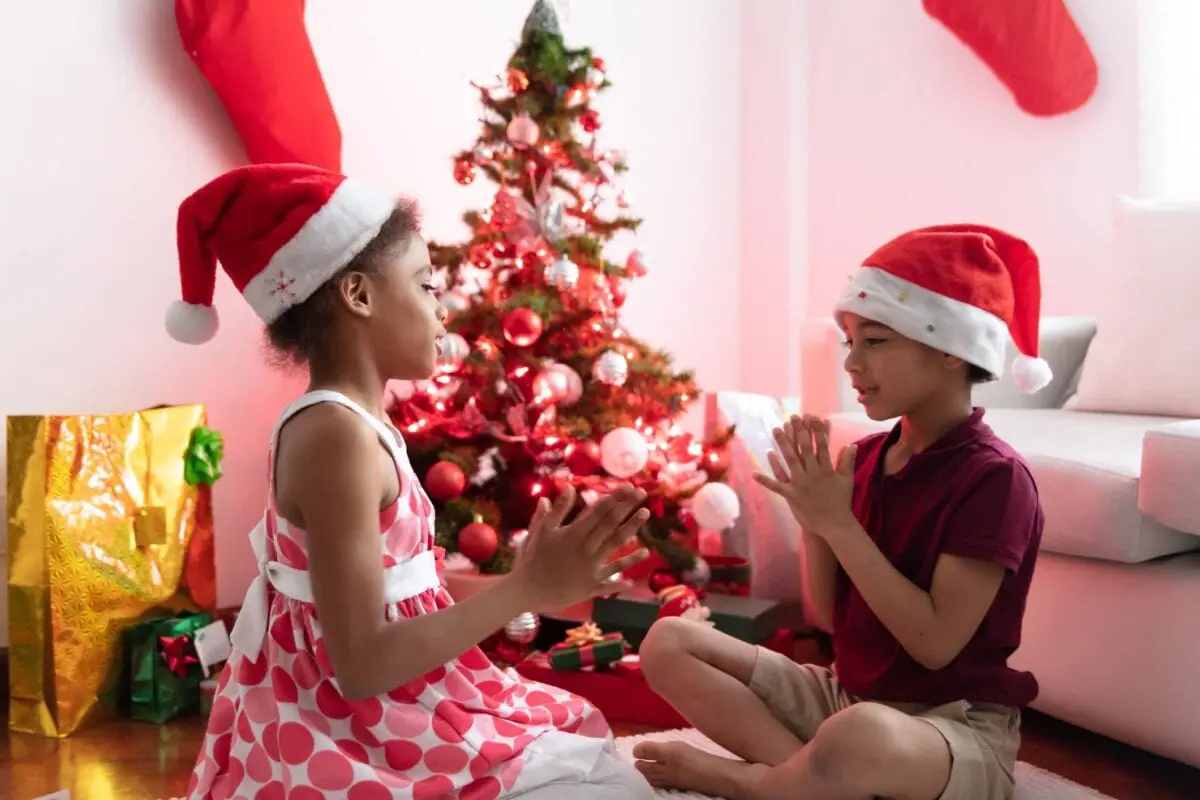 It&#8217;s easier than easy: we decorate the house for the New Year holidays together with the children