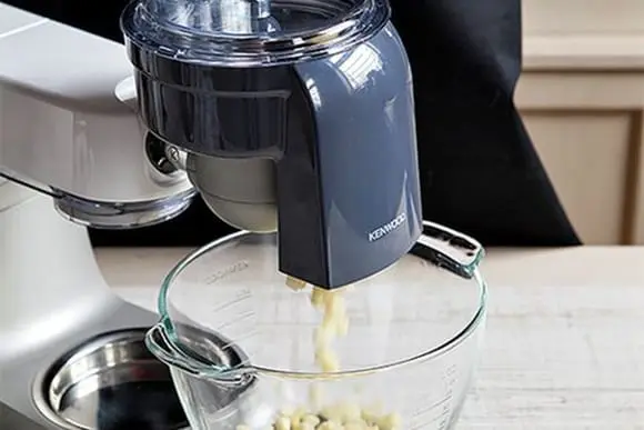 Little winter joys: cooking homemade cakes together with Kenwood