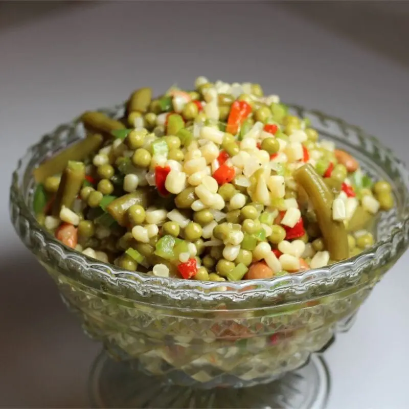 Pure use in a jar: cooking salads with corn and green peas