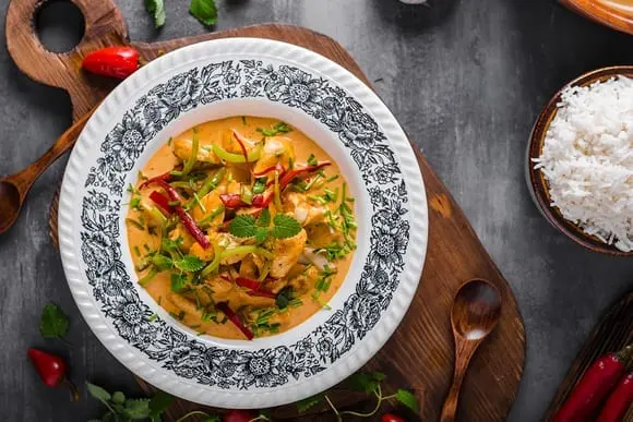 Warming spice: cooking simple and delicious dishes with curry