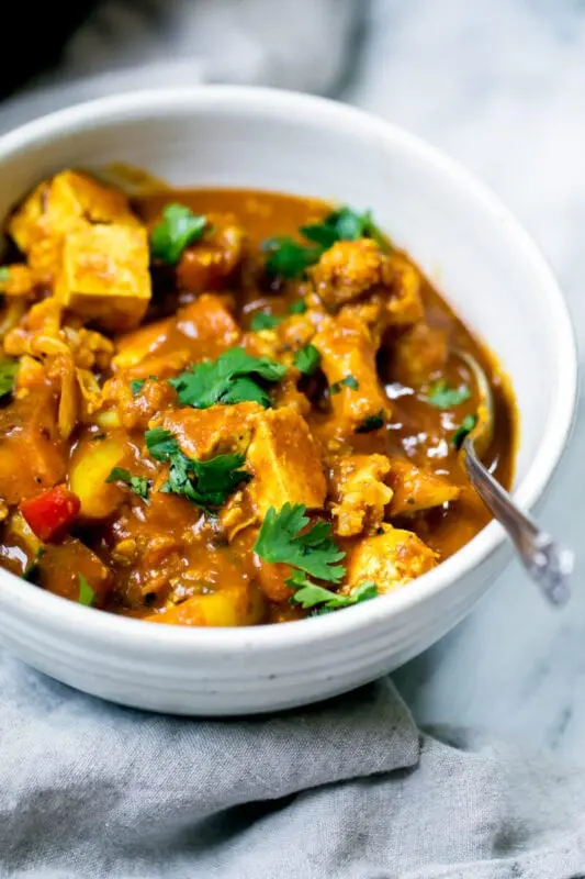 Warming spice: cooking simple and delicious dishes with curry