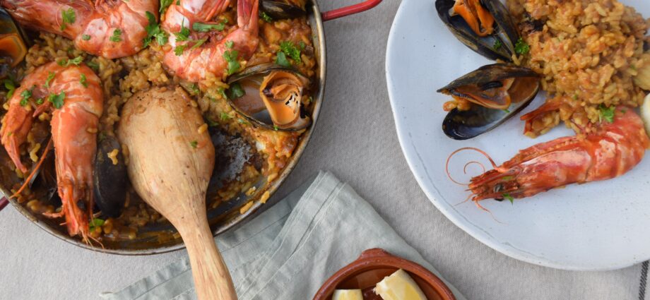 Отдыхаем со вкусом: блюда для семейного пикника из рыбы и морепродуктов