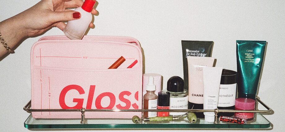 10 beauty secrets from Hollywood cosmetic bags