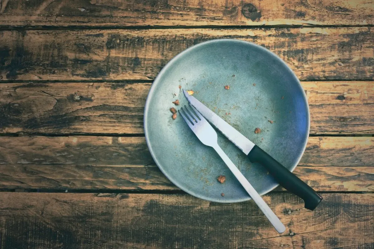 30 bad table manners that will surely surprise you