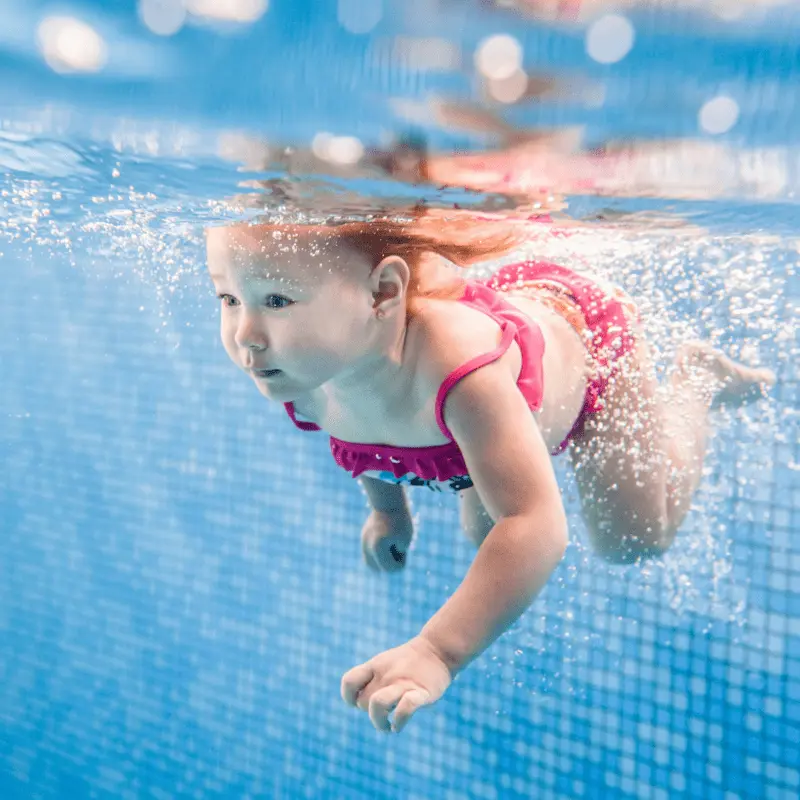 7 good reasons to give your child a swim