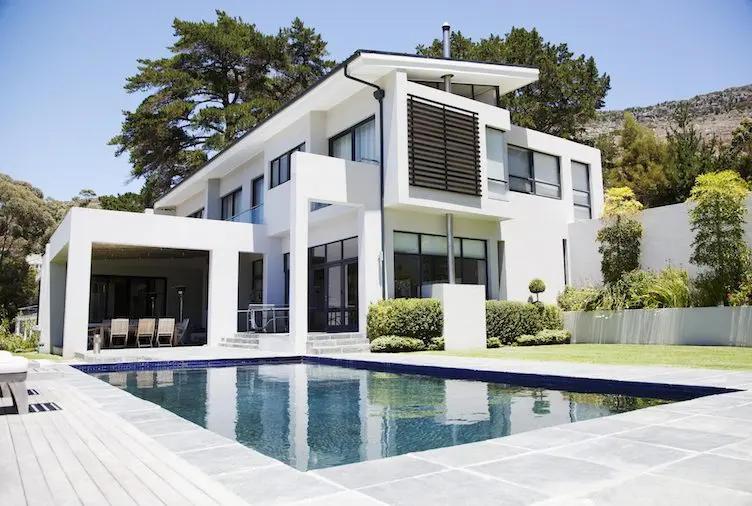 7 Luxury Homes Where You Can Stay Free While Traveling