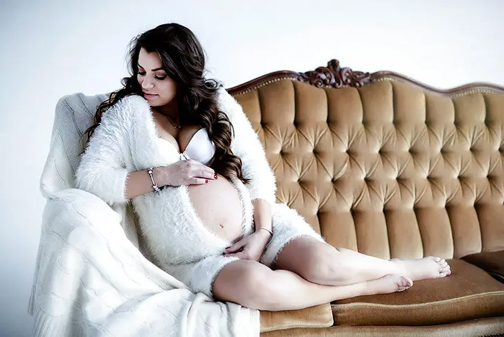 Photos of naked pregnant women are beautiful, feminine, sexy