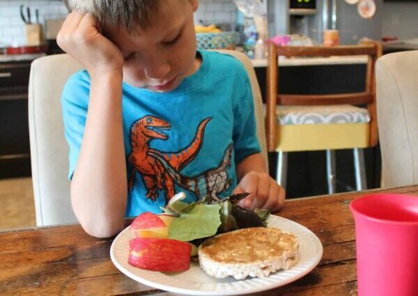 My child does not want to eat: refuses porridge, advice to young parents,