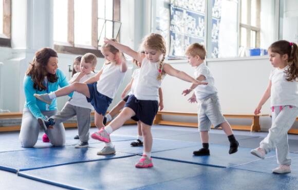 Aerobics for children: sports, dance, classes, age, years