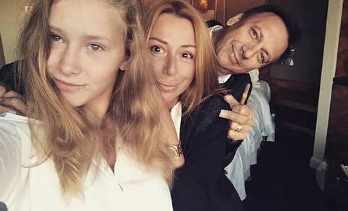 Alena Apina family interview 2015 photo with daughter