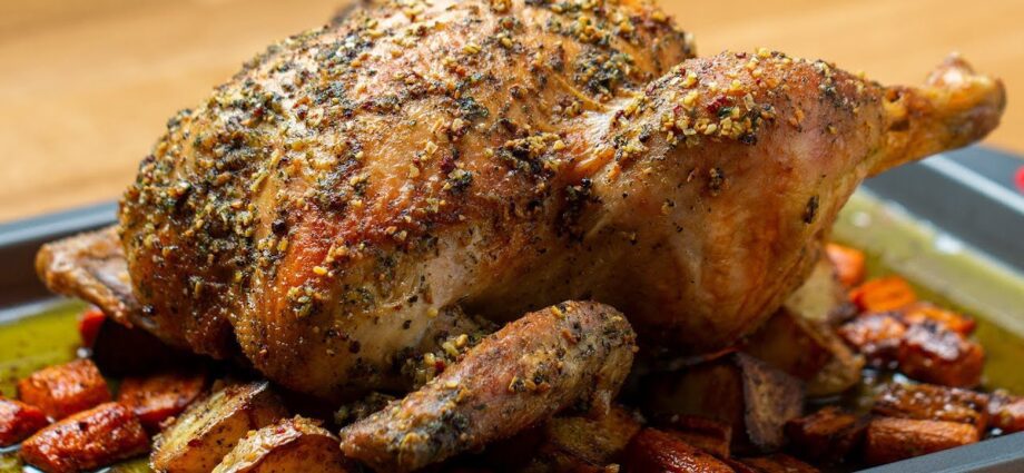 Appetizing whole chicken: recipe. Video