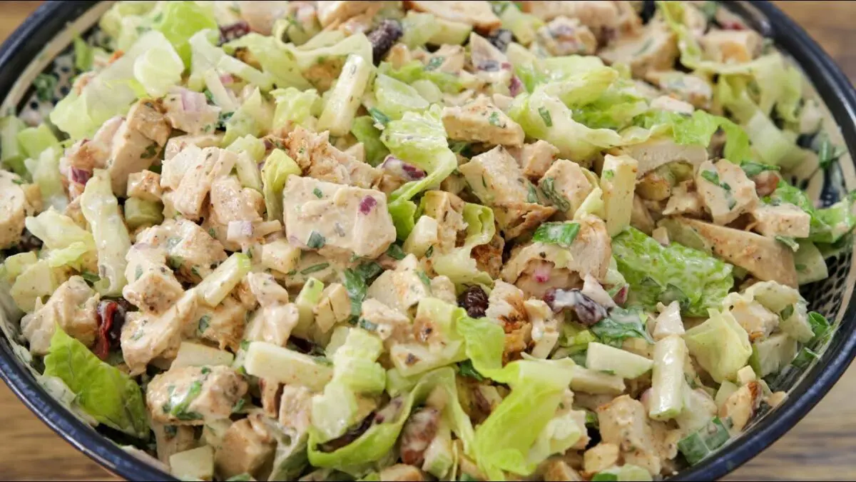 Apple and chicken salad: where the taste is, there is the benefit. Video