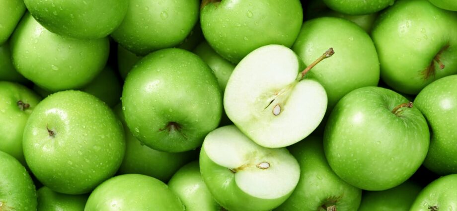 Apple green: green varieties of apple trees