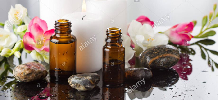 Aromatherapie: äthereschen Ueleger, Käerzen, Blummen