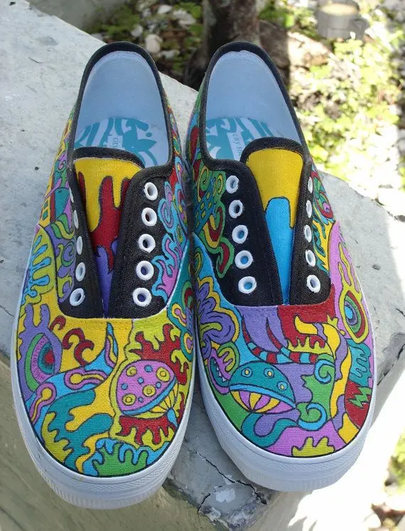 Artistic fabric painting: painted sneakers