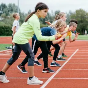 Athletics for children: training, classes from what age, age, benefits