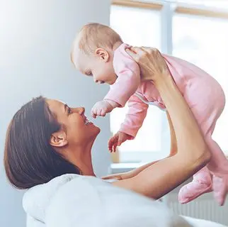 Baby growth at 6 months: four legs and first teeth