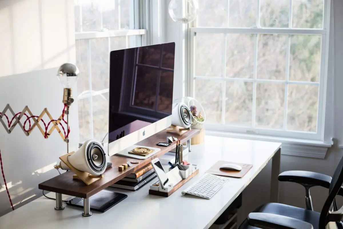 Back to a remote location: 5 ideas on how to equip a workplace at home