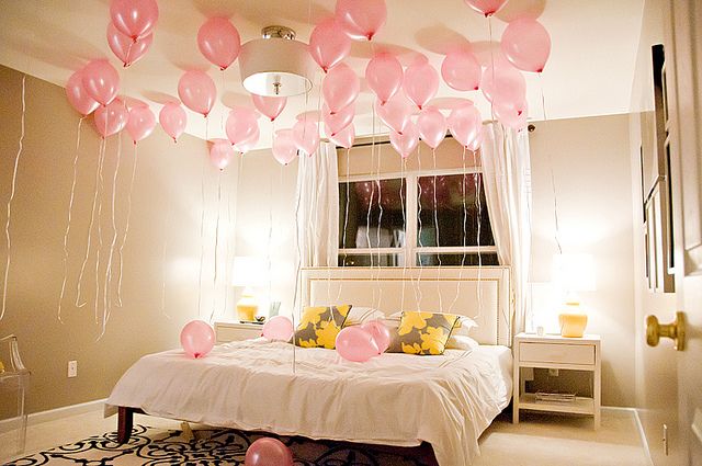 Balloons: how to decorate a room for the holiday? Video