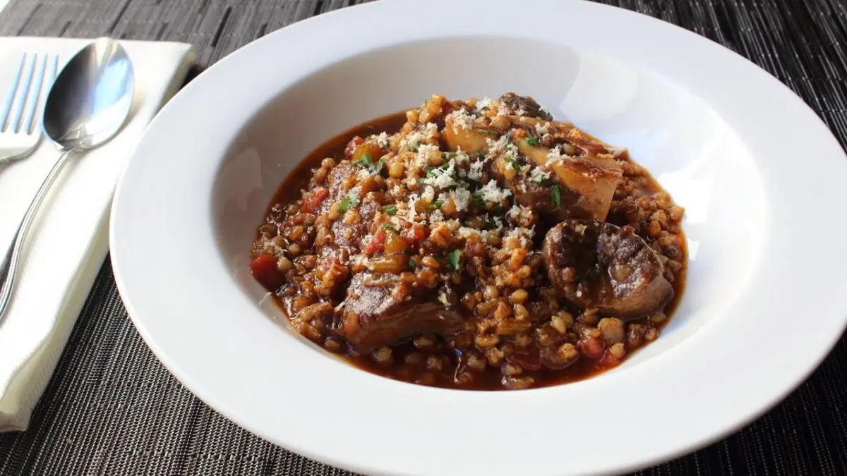 Barley with stewed meat. Video recipe