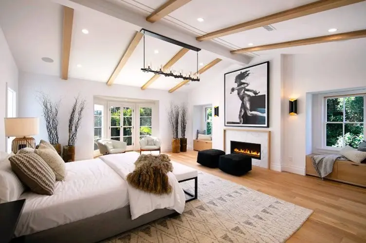 Beautiful interiors of bedrooms of stars: TOP-7