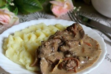 Beef liver in sour cream sauce. Video recipe