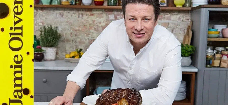 Beef roast beef: an English recipe. Video