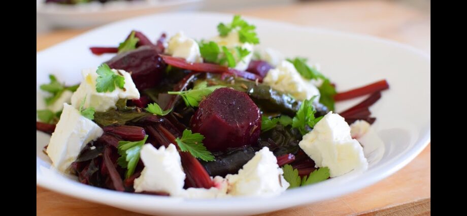 Beetroot salad with cheese: simplicity in the details. Video