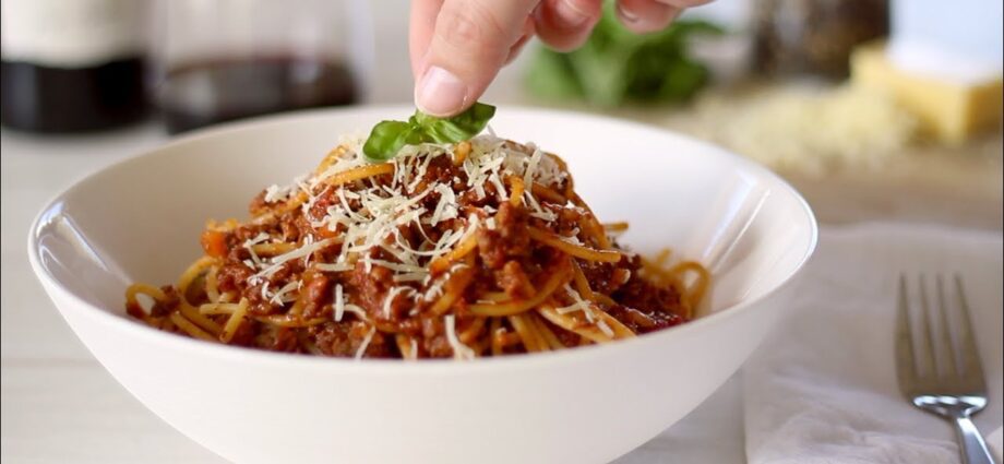 Bolognese pasta: recipe. Video