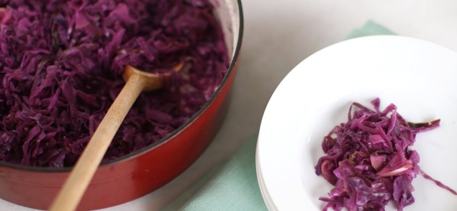 Braised cabbage: beneficial properties. Video recipe