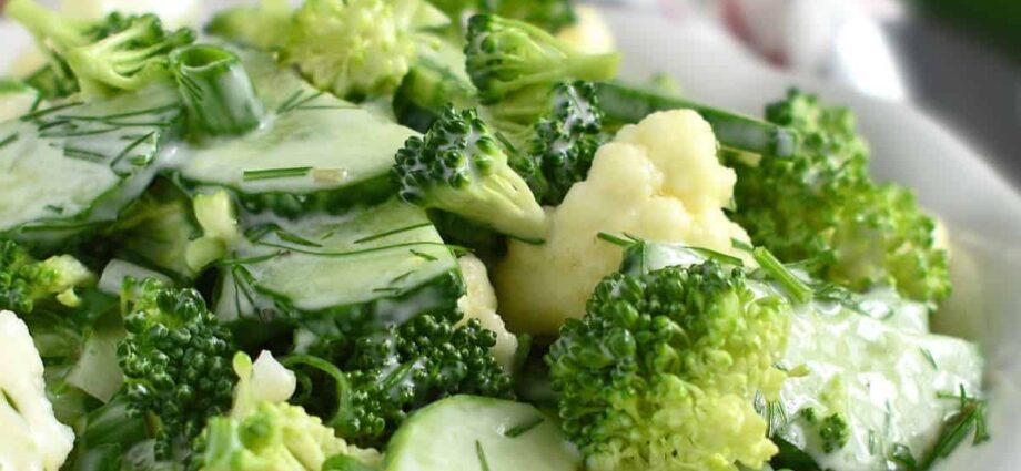 Salad brokoli dan kembang kol. Video