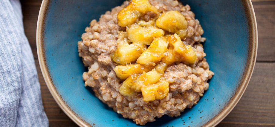 Buckwheat porridge with gravy: a new taste. Video