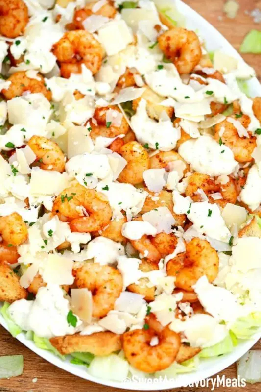Caesar salad with shrimps. Video recipe