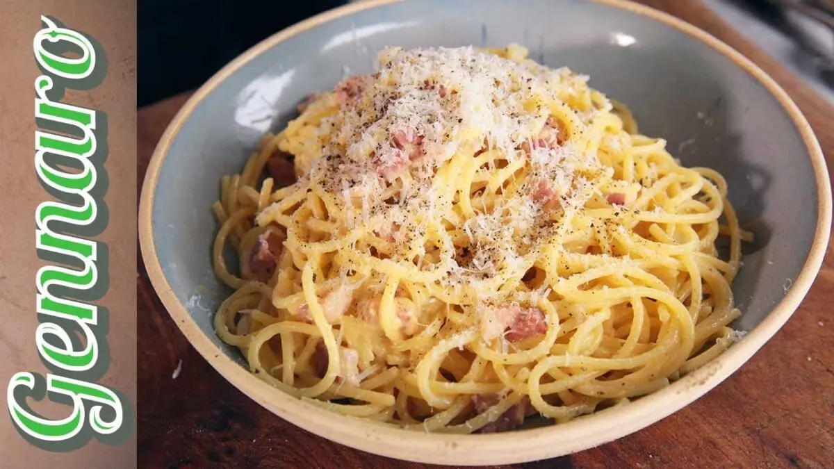 Carbonara pasta: a dish of Italian cuisine. Video