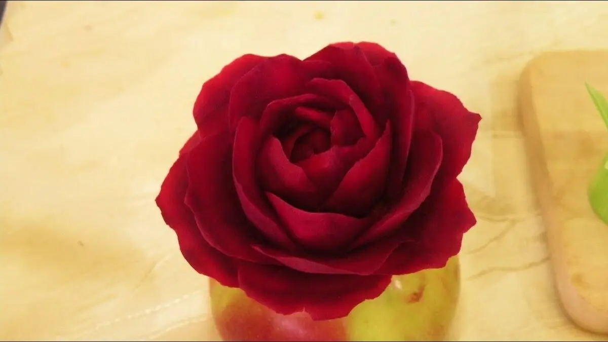 Carving a rose from a beet. Video master class