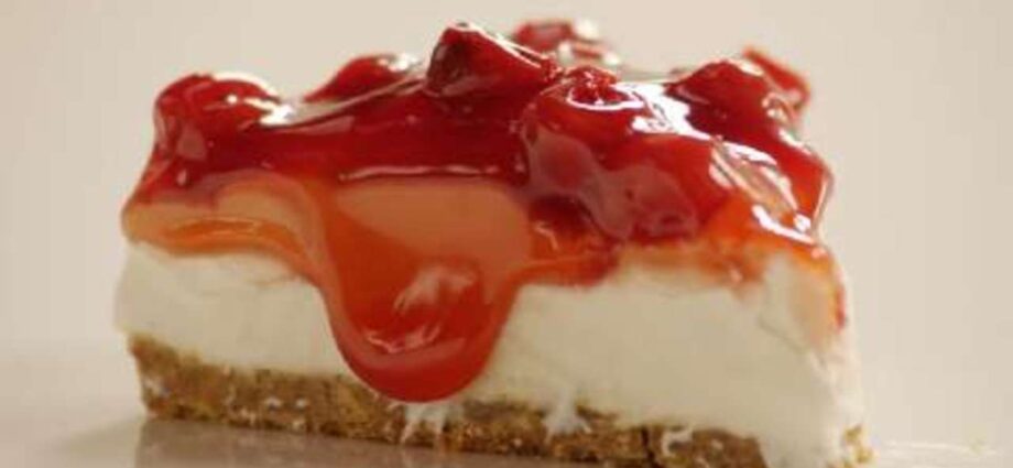 Cheesecake is a delicious dessert. Video recipe