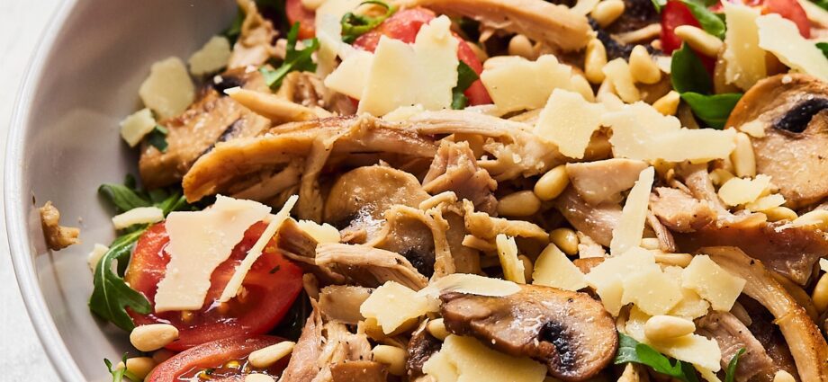 Chicken and mushroom salad. Video recipe