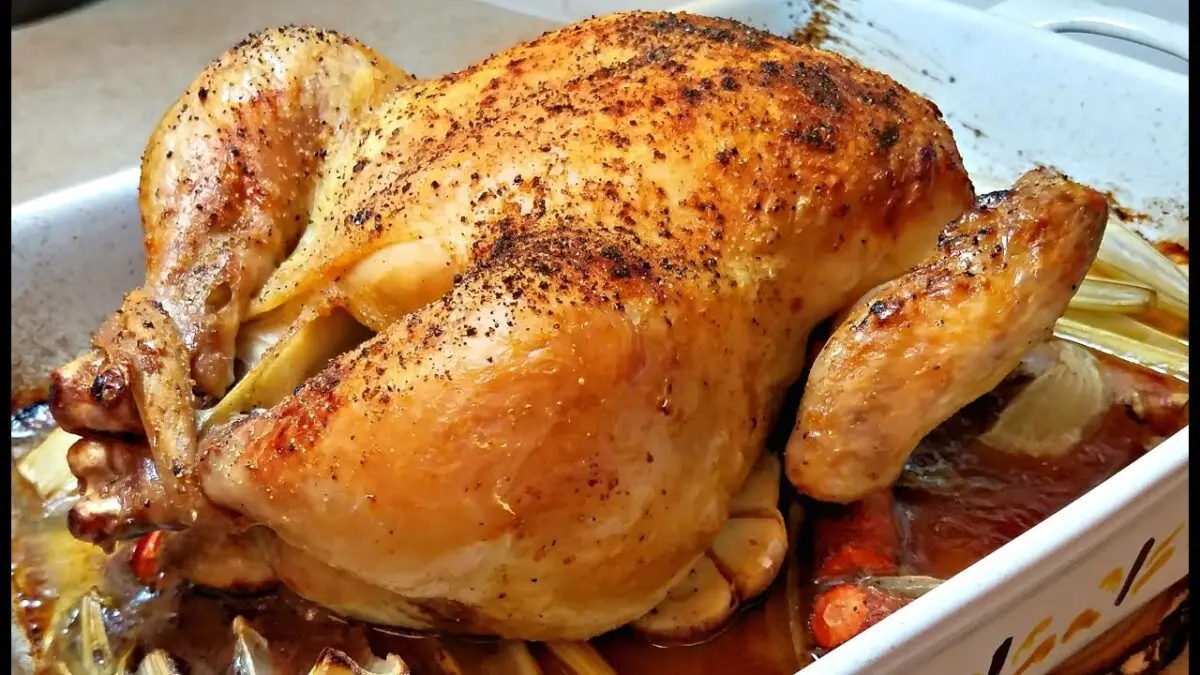 Roasted rooster in the oven: recipe. Video