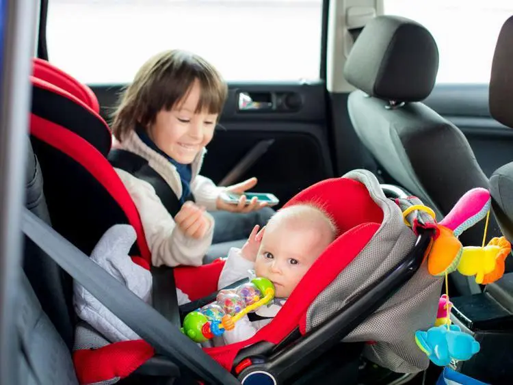 Child and car: How to transport children in a car