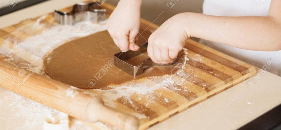 Children&#8217;s master class: preparing a cake