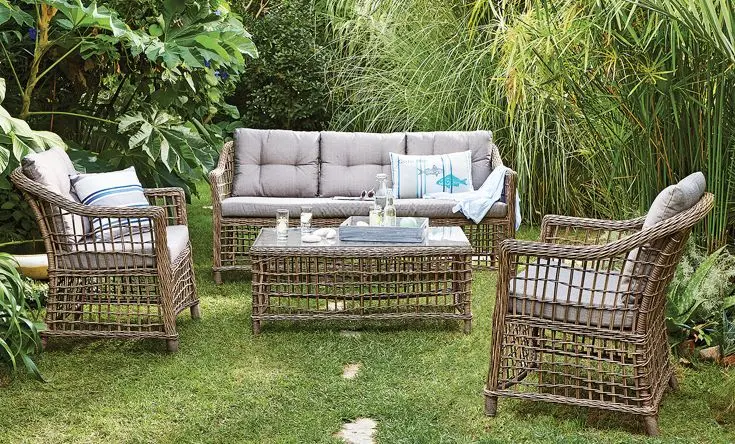 Choosing furniture for a summer residence and a garden